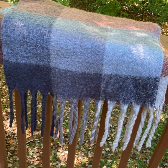 Tahari grey and pink scarf - Picture 2 of 4